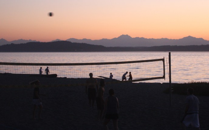 Alki Beach: amazing views of the mountains & the city