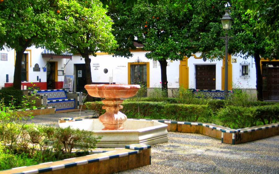 Sevilla public spaces: Hot summer temperatures are nothing new to Sevilla - with or without climate change.  We could learn something from this anchient city that placed  city squares with fountains and green spaces to cool the surriounding buildings